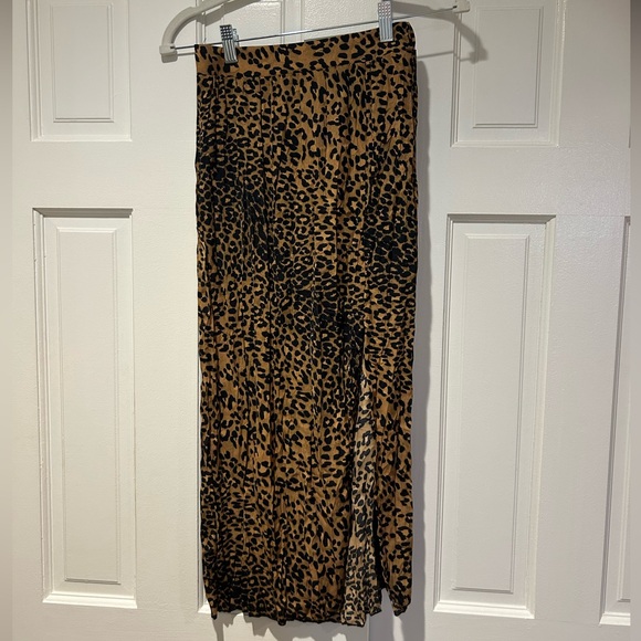 Elan Dresses & Skirts - Leopard Print Midi Skirt - S